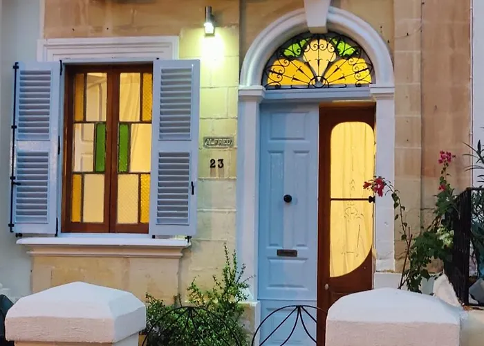 Malta, Sliema Holiday Flat - Minutes From The Sea!